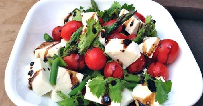 Ensalada de queso mozarella de 265 Kcal