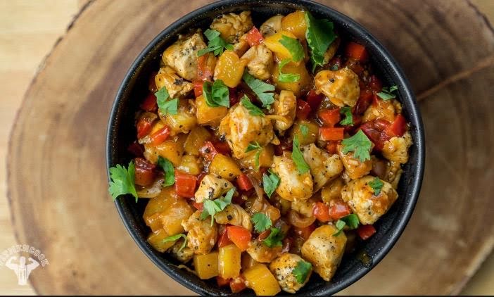 Pollo a la piña de 230.2 Kcal