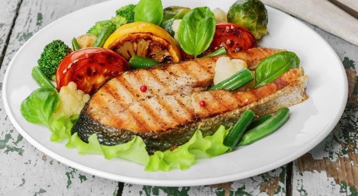 Pescado mojo de ajo con vegetales por Avena Salud - Receta fácil en la app  para nutriólogos Avena