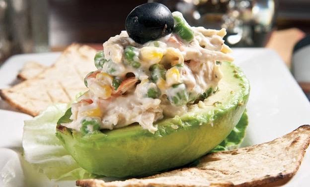 Aguacate relleno de pollo de 263 Kcal