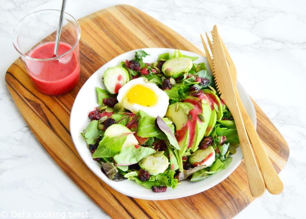 Ensalada de huevo y aguacate de 168 Kcal