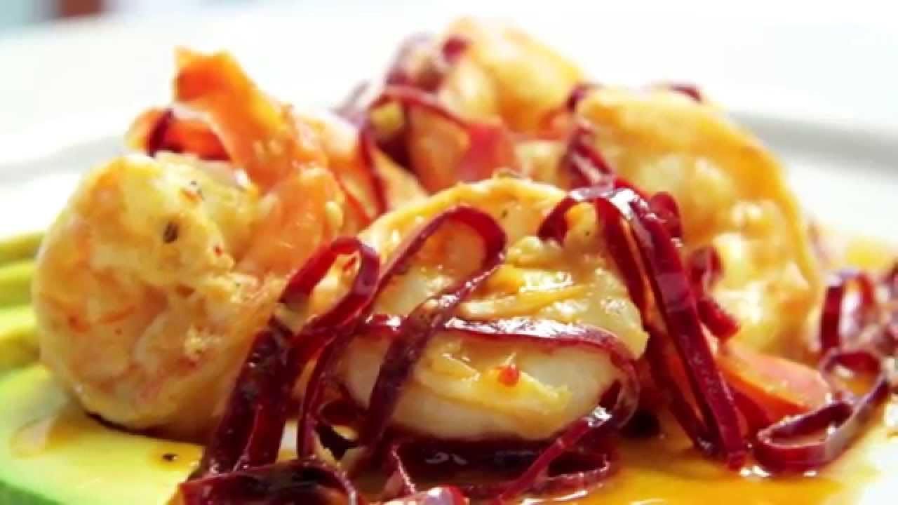 Camarones con ajo y guajillo más ensalada de 124.36 Kcal