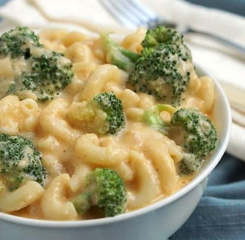 Macarrones con queso y vegetales