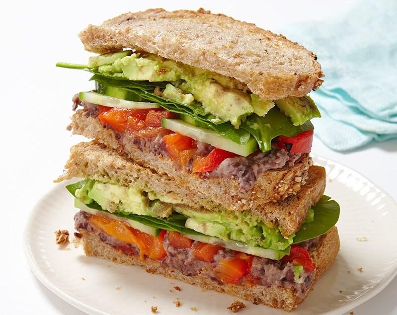 Sándwich de frijol y aguacate de 280 Kcal