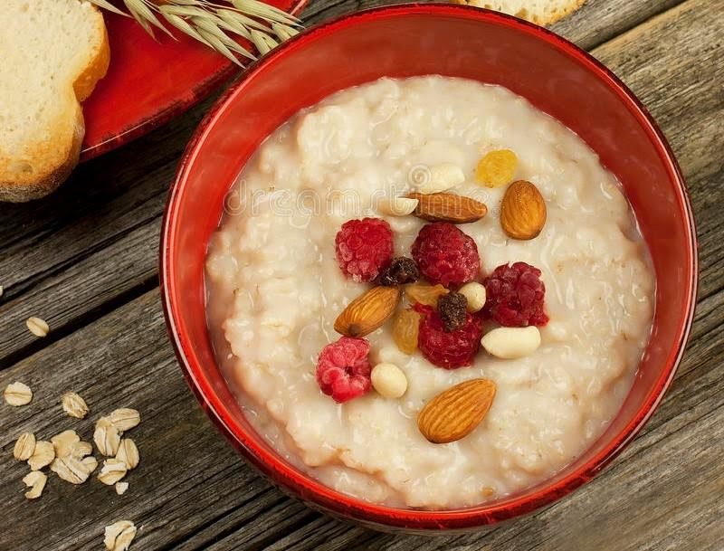 Avena con frambuesa y almendra de 249 Kcal