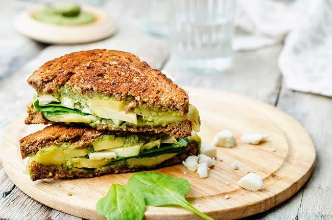 Sándwich de habas y aguacate