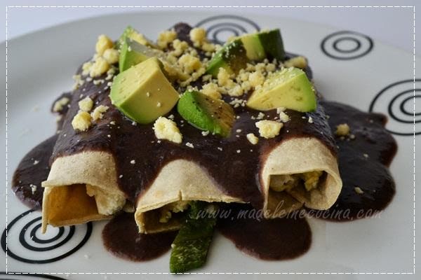 Enfrijoladas de requesón de 376 Kcal