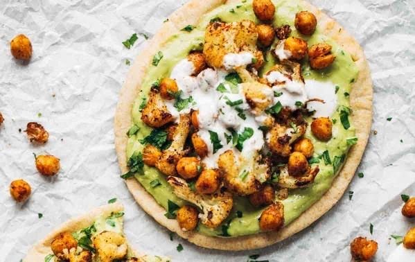 Tostada de coliflor y garbanzo al curry de 290 Kcal