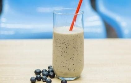 Smoothie de crema de almendra y blueberries de 199.1 Kcal