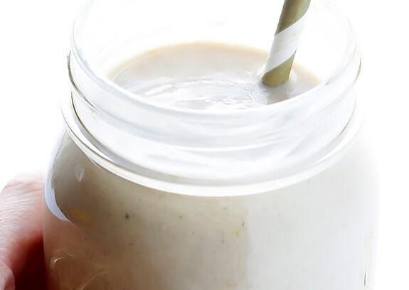 Smoothie de plátano especiado de 151 Kcal