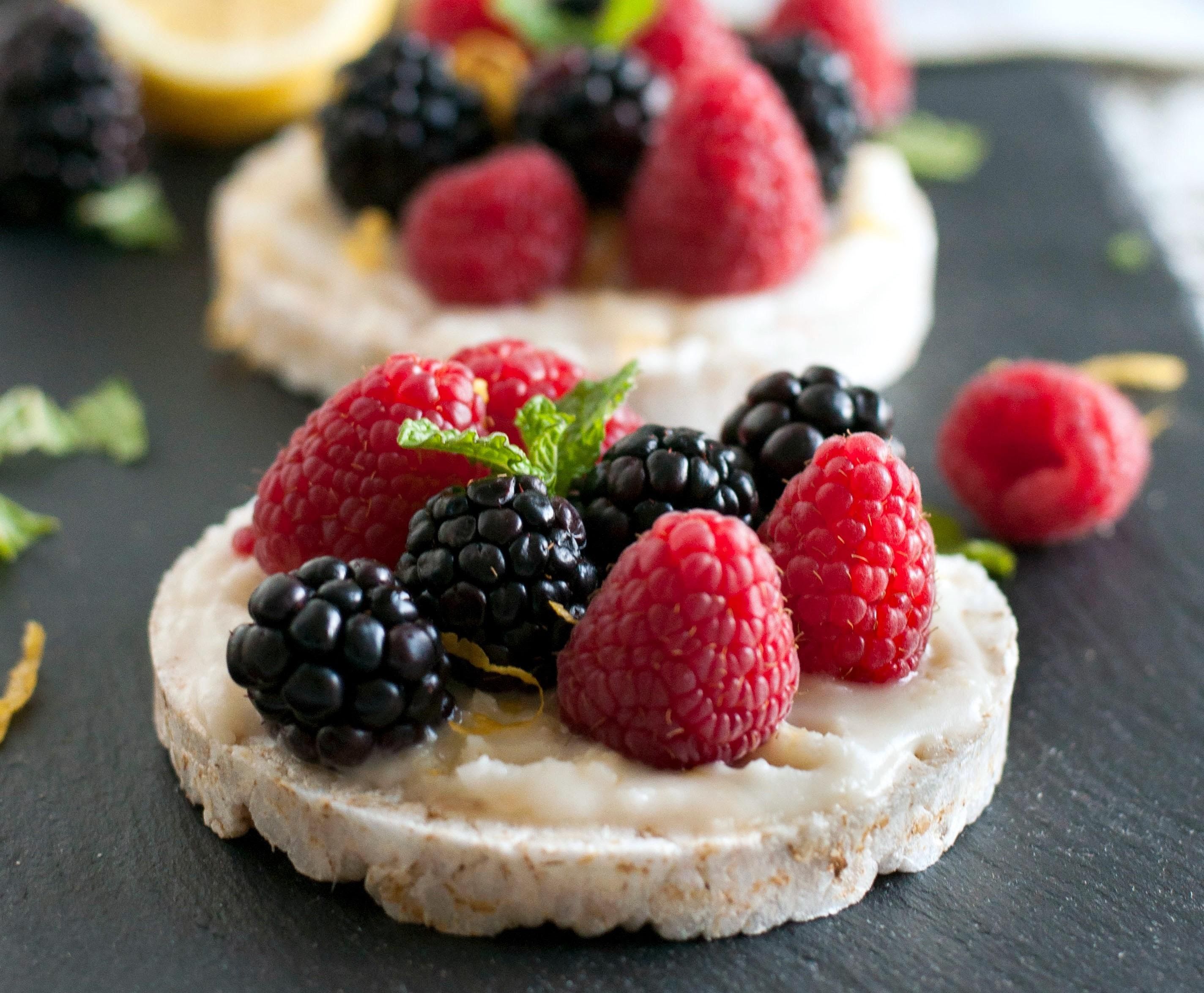 Tortitas de arroz con frutos rojos de 209 Kcal