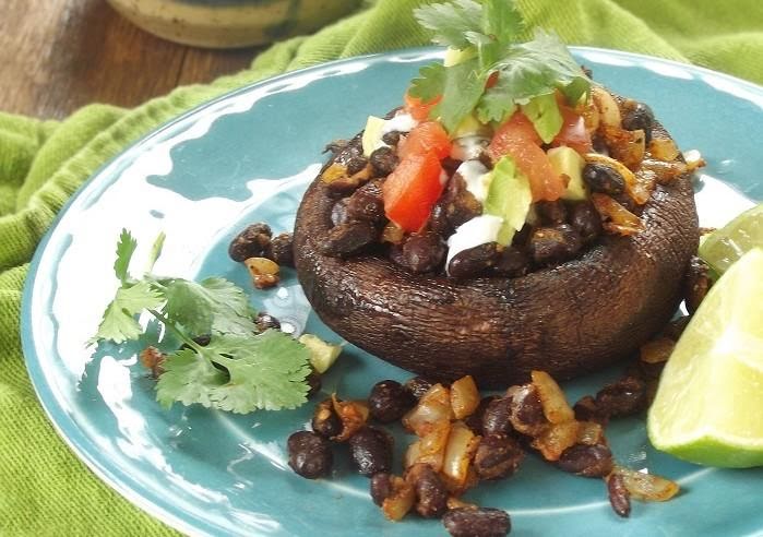 Portobello relleno de frijoles y pico de gallo de 198.2 Kcal