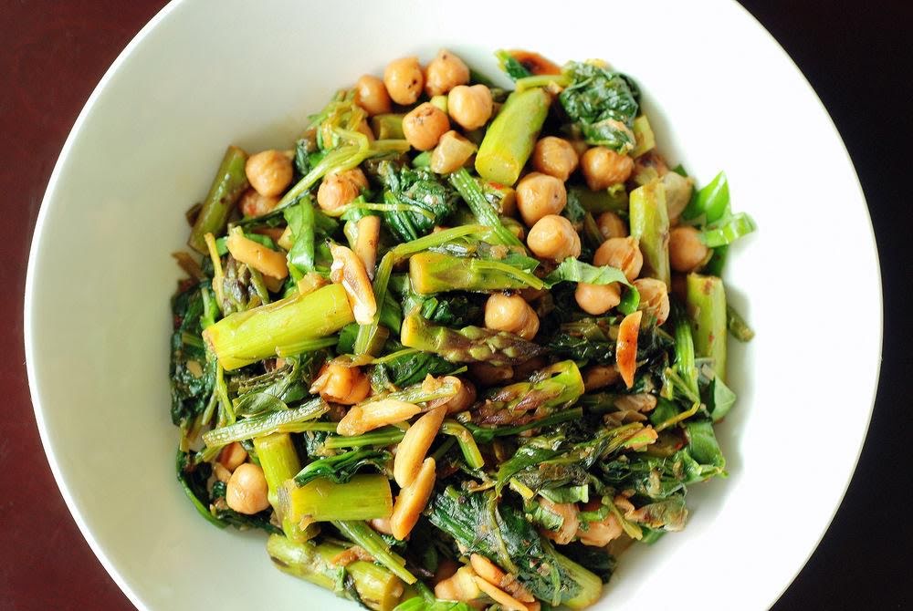 Espárragos, espinacas y garbanzo guisado de 229.2 Kcal Receta fácil
