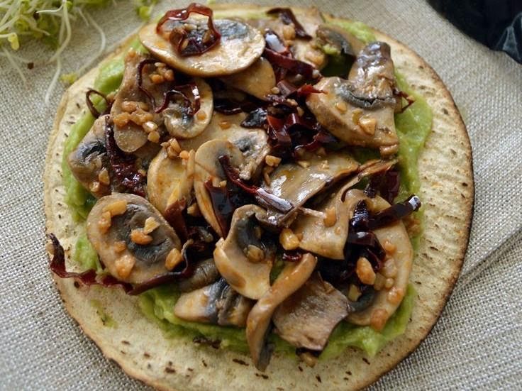 Tostada de champiñón y guajillo de 191.2 Kcal