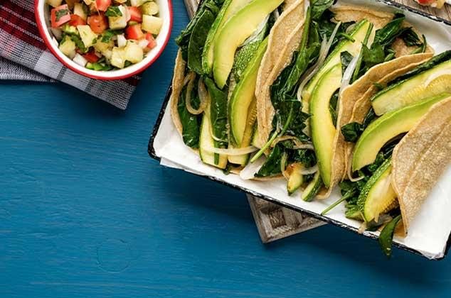 Tacos de espinaca, calabacita y aguacate de 211.2 Kcal - Receta fácil