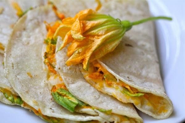 Tacos de flor de calabaza de 128.2 Kcal