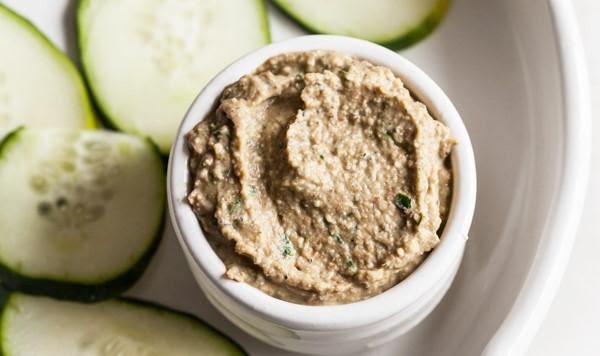 Dip de lenteja y pepita acompañado de verduras