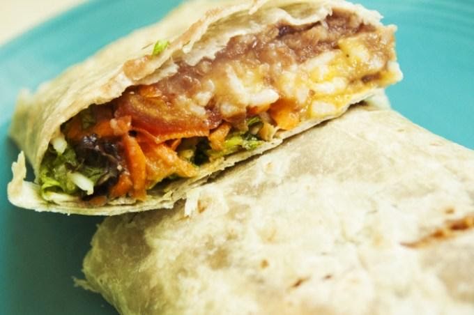 Burrito de vegetales y frijoles de 335 Kcal