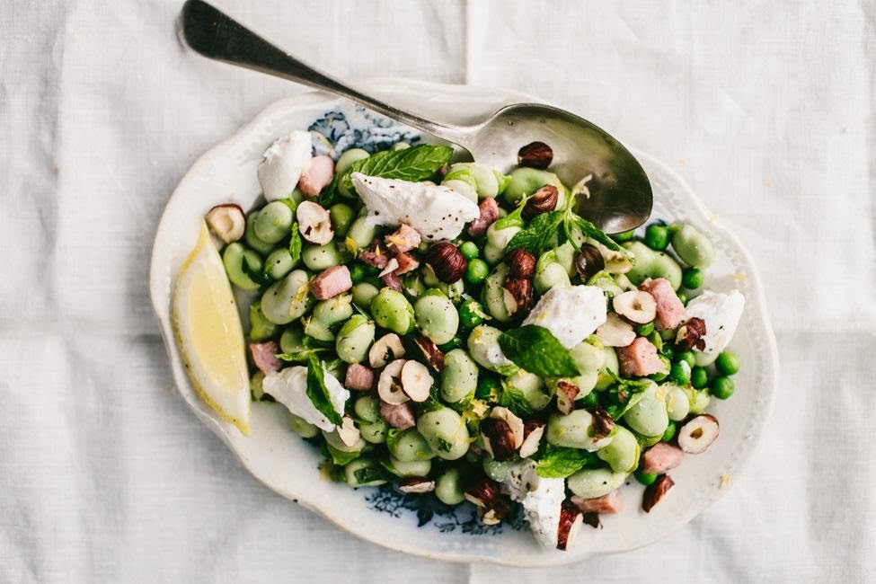 Habas con ricotta, menta y avellana de 345 Kcal