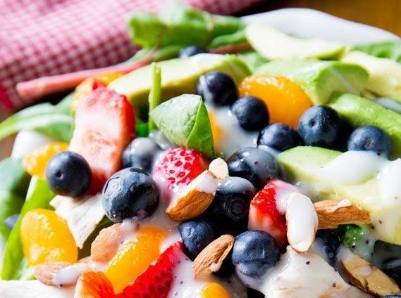 Ensalada de fruta y almendra de 283 Kcal