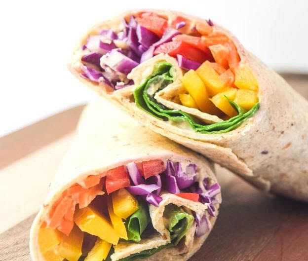 Wrap de hummus y vegetales