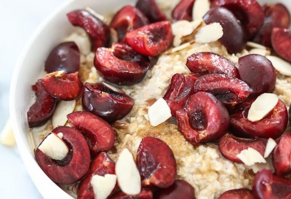 Avena de cereza y ralladura de naranja