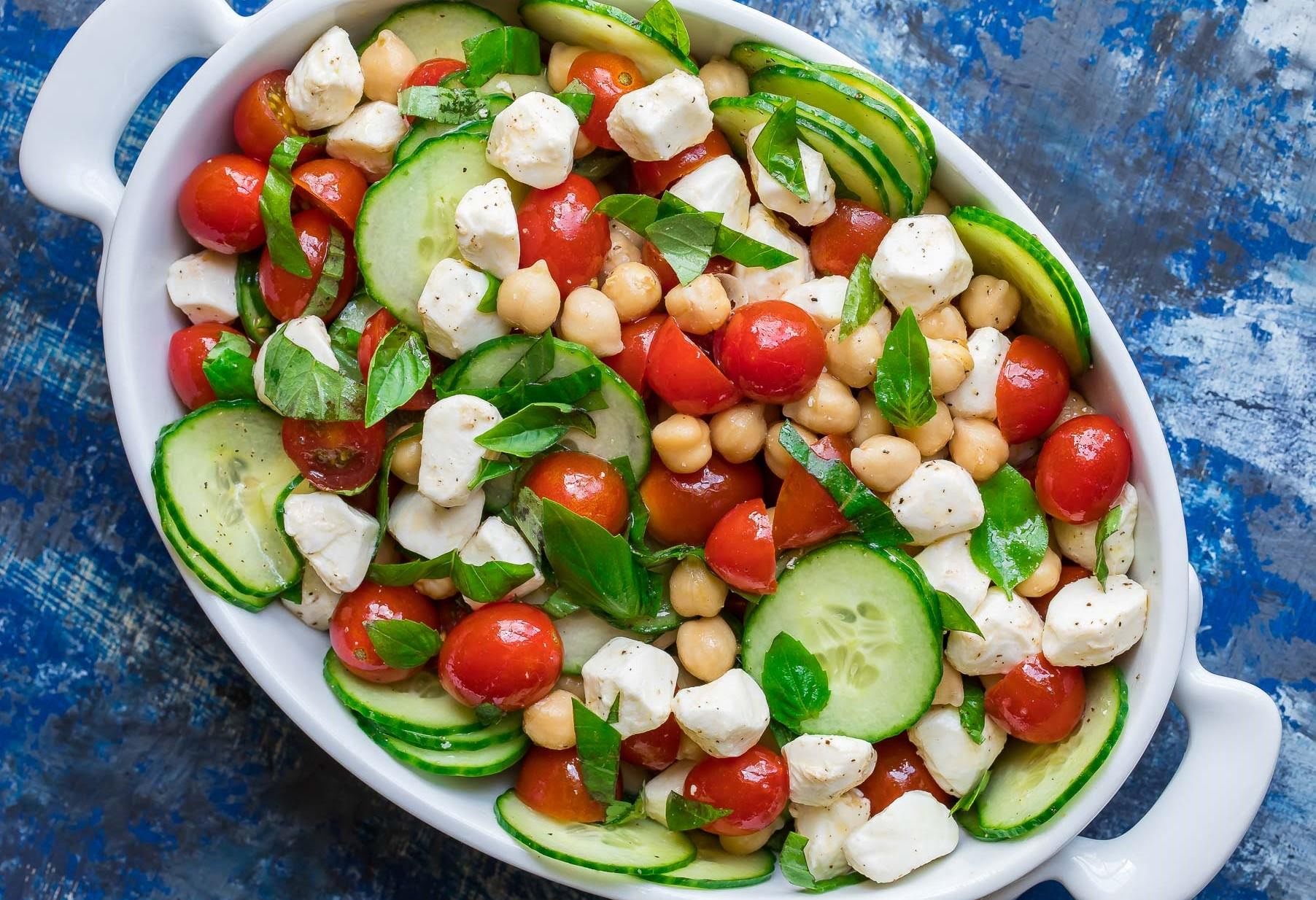 Ensalada de mozzarella y garbanzo de 273 Kcal Receta fácil en la app