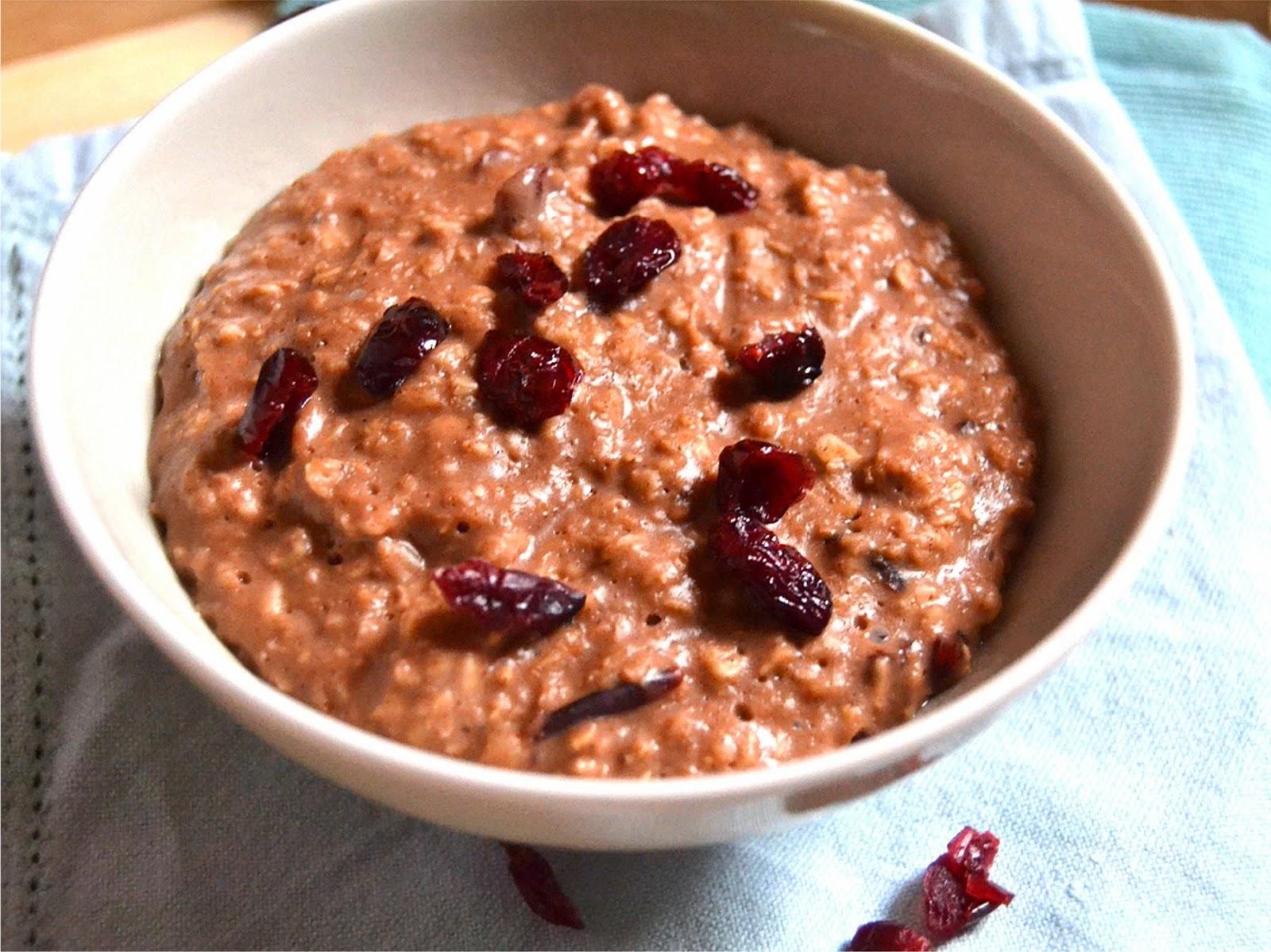 Avena con chocolate, canela y arándanos