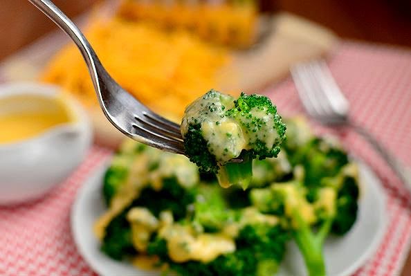 Brócoli asado con queso