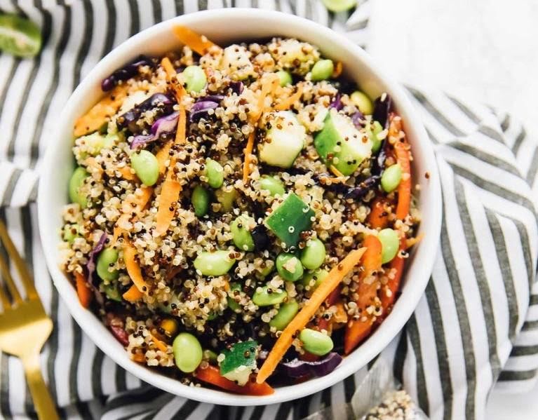 Ensalada de quinoa asiática de 325 Kcal - Receta fácil en la app Avena