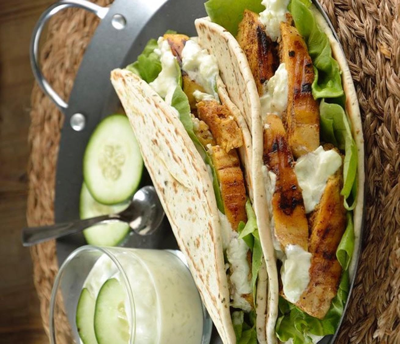 Pan pita relleno de pollo de 172 Kcal