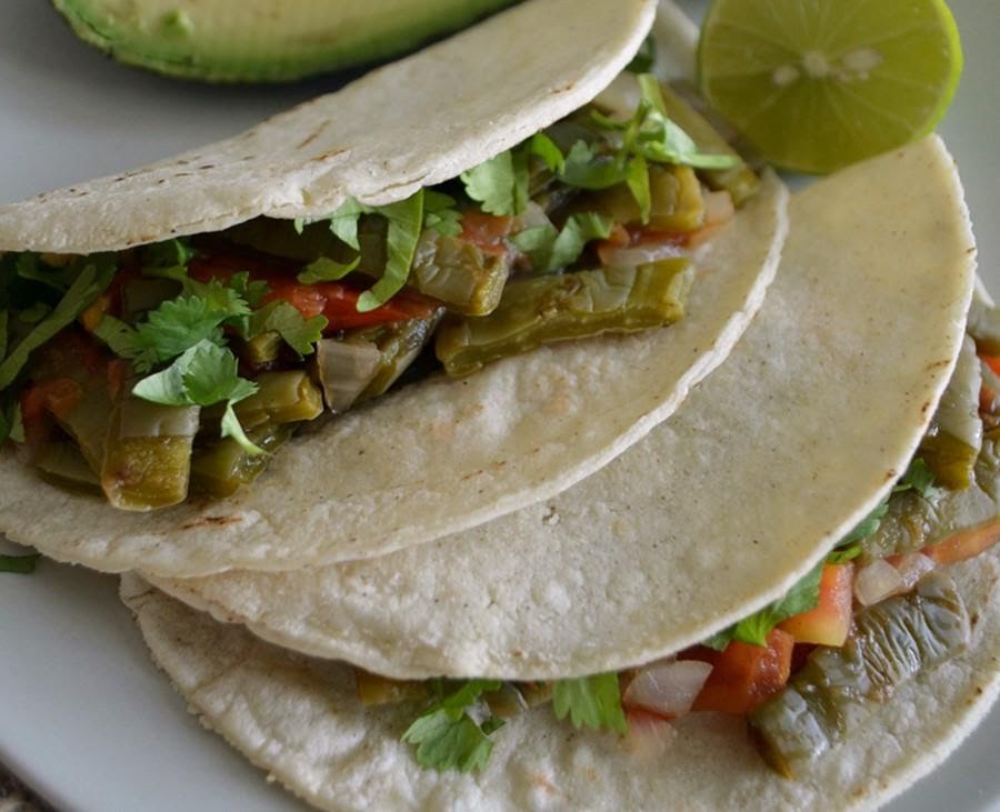 Tacos de nopal a la mexicana de 149.2 Kcal