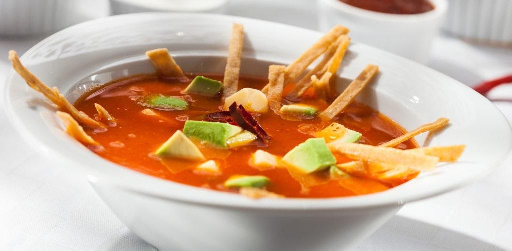 Sopa de tortilla vegana por Avena Salud - Receta fácil en la app para  nutriólogos Avena