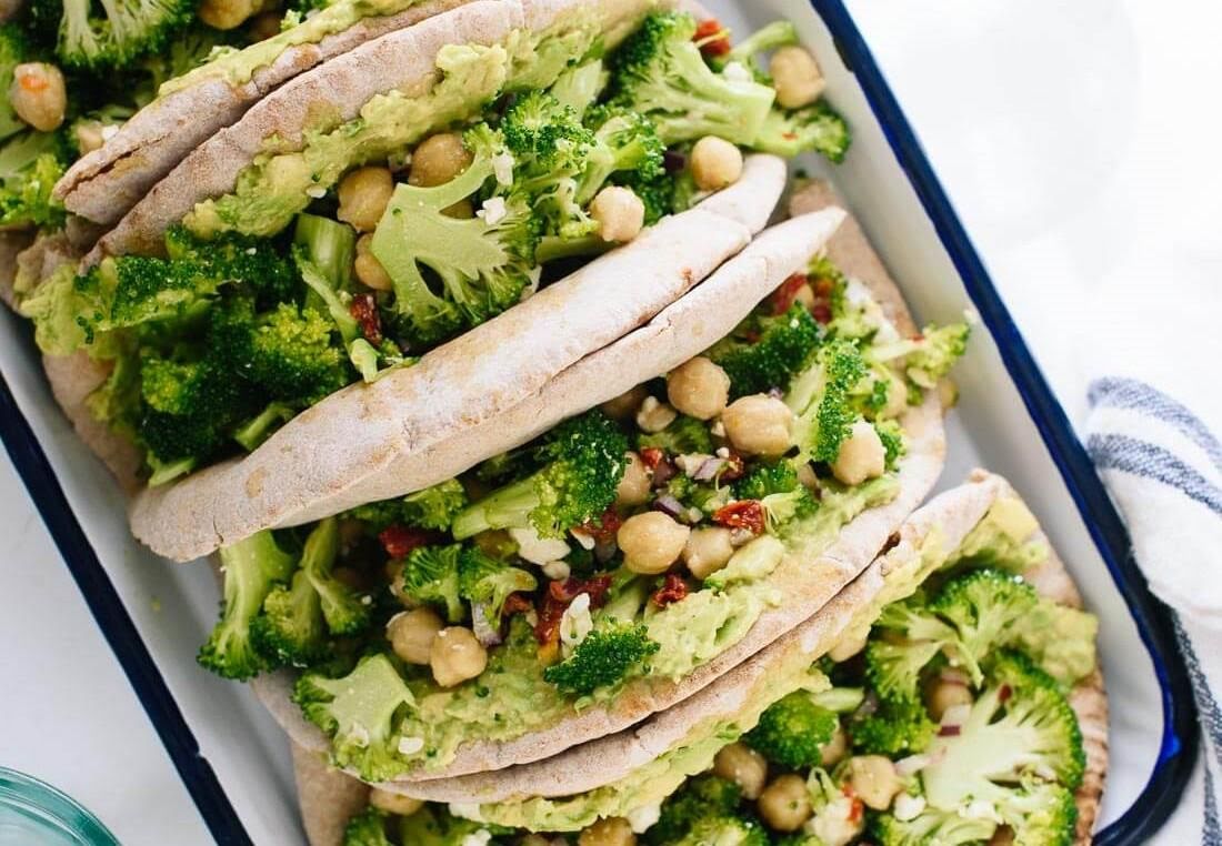 Pan pita con brócoli y doble garbanzo