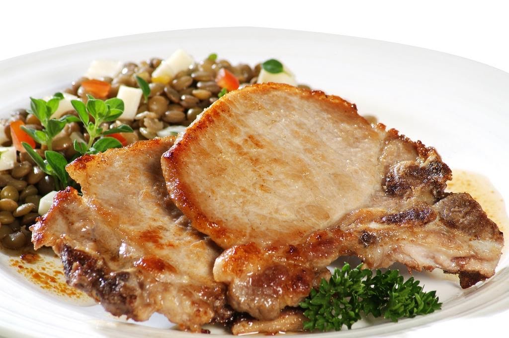 Chuletas con ensalada de lentejas por Avena Salud - Receta fácil en la app  para nutriólogos Avena