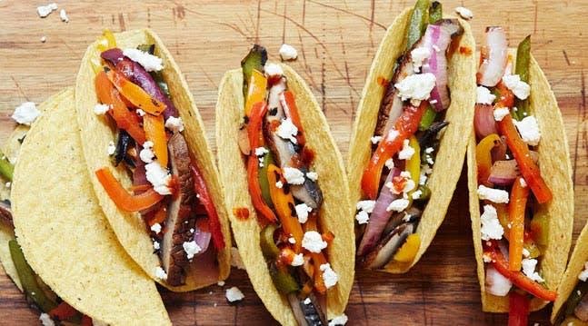 Tacos de vegetales y queso fresco de 250.2 Kcal