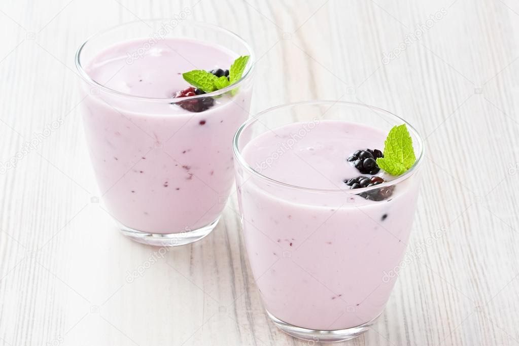 Yogurt de zarzamora de 372 Kcal