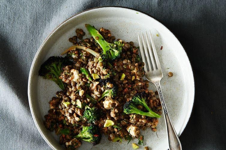 Ensalada de lenteja, brócoli y pepita de 207 Kcal