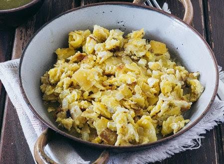 Huevo con migas de 171.2 Kcal