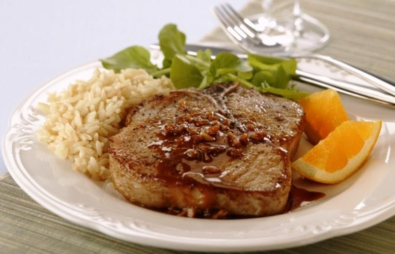 Chuletas con cebolla caramelizada