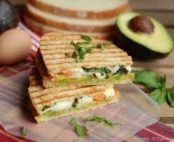 Sándwich de mozzarella y aguacate de 223 Kcal