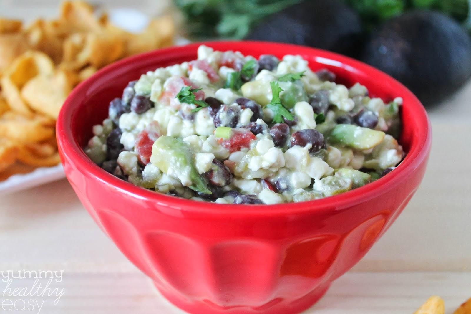 Ensalada de aguacate, queso y frijol de 273 Kcal