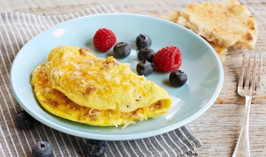 Omelette con queso y fruta por Avena Salud - Receta fácil en la app para  nutriólogos Avena