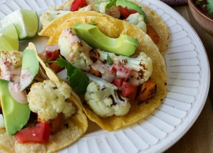 Tacos de coliflor y tomate asado de 209.2 Kcal