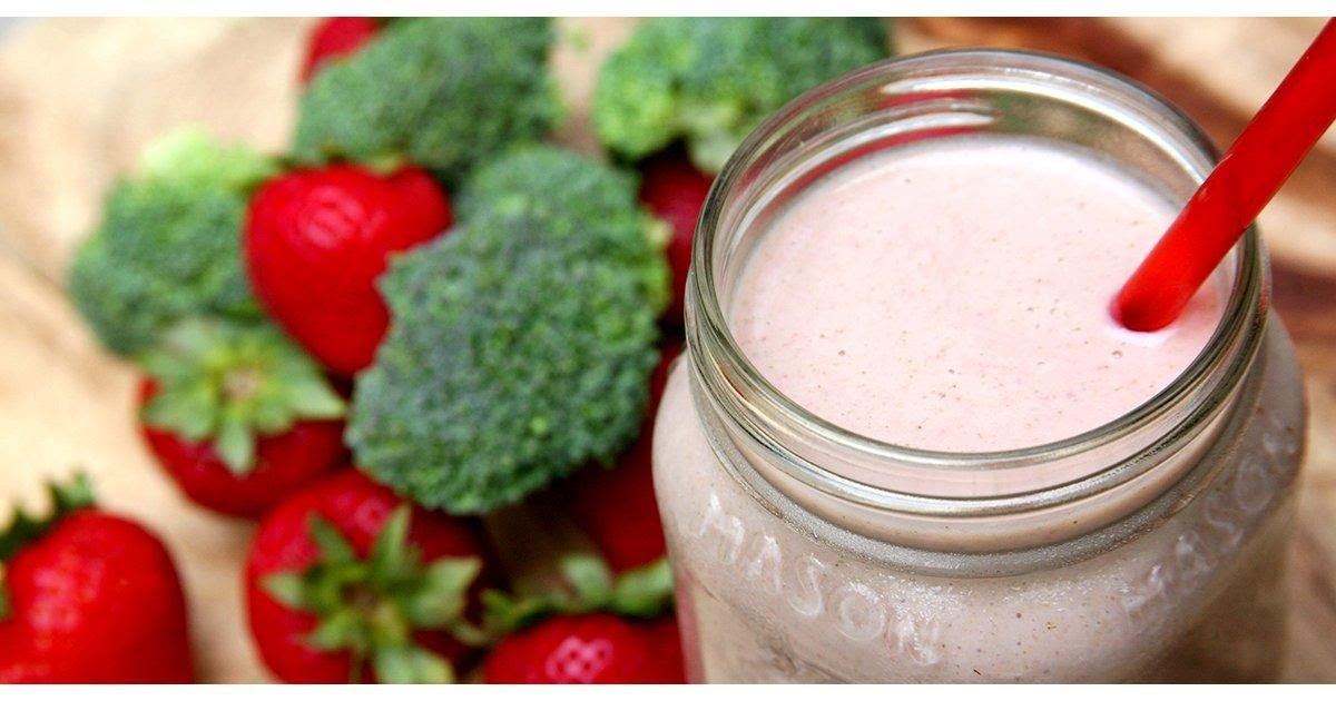 Smoothie de berries con brócoli de 180 Kcal