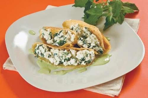 Requesón al cilantro en tostadas horneadas de 236.2 Kcal