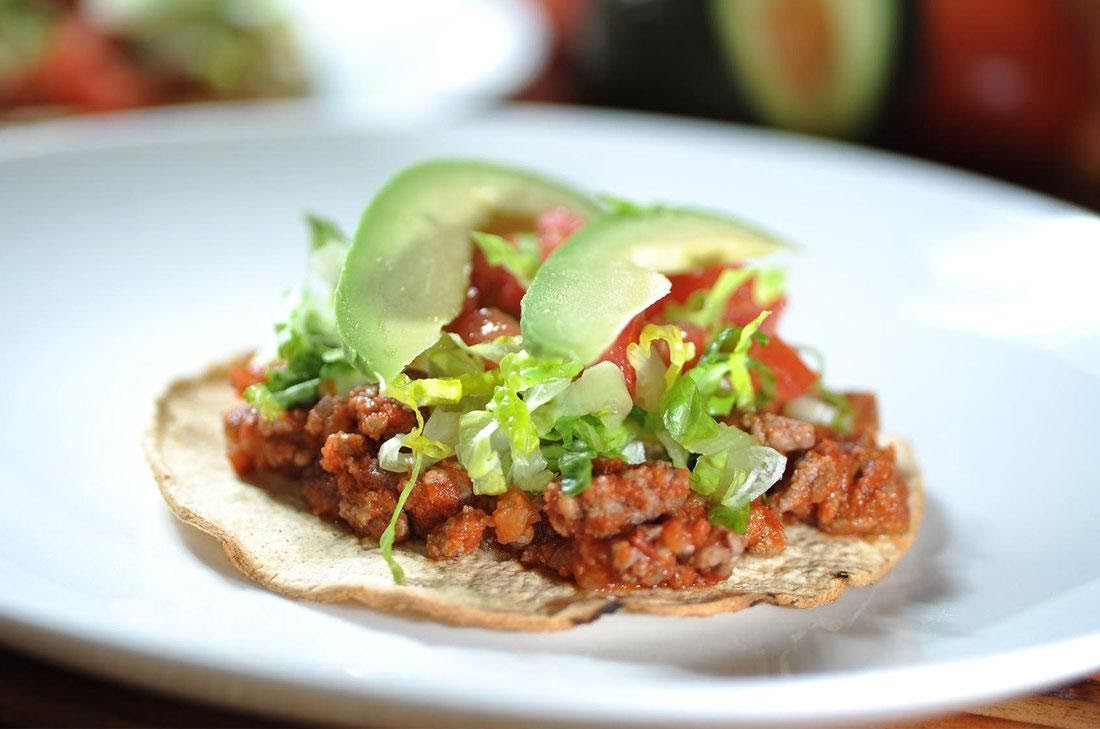 Tostada de carne molida de res de  Kcal - Receta fácil en la app Avena