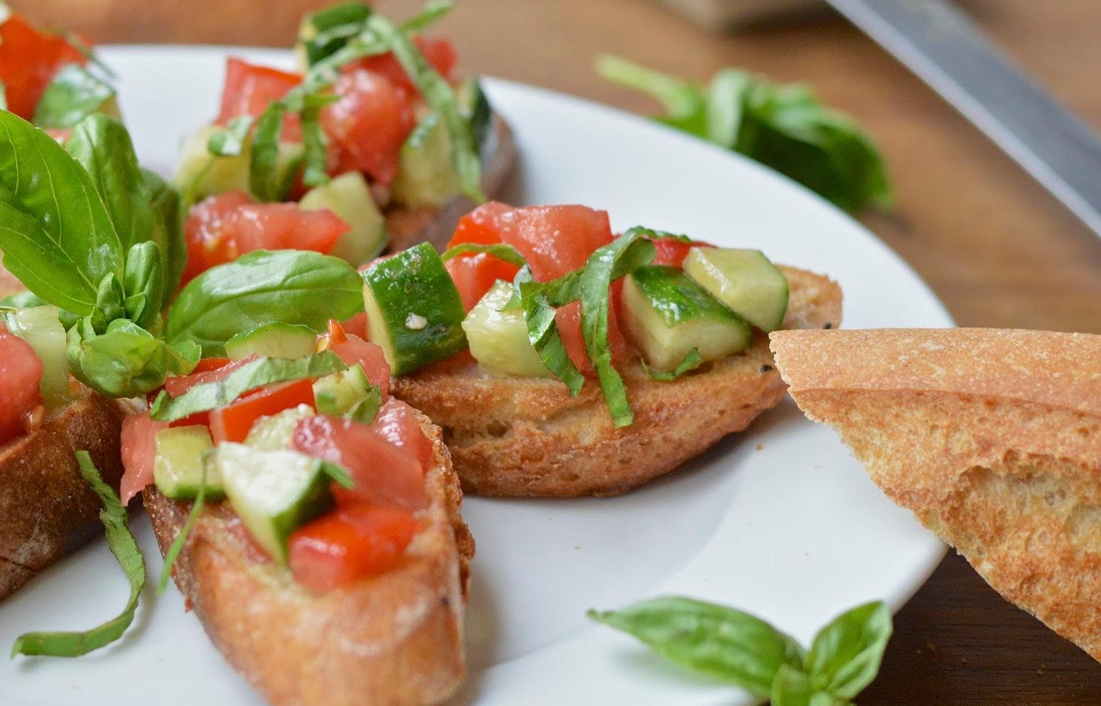 Bocadillos de tomate y pepino de 192.2 Kcal