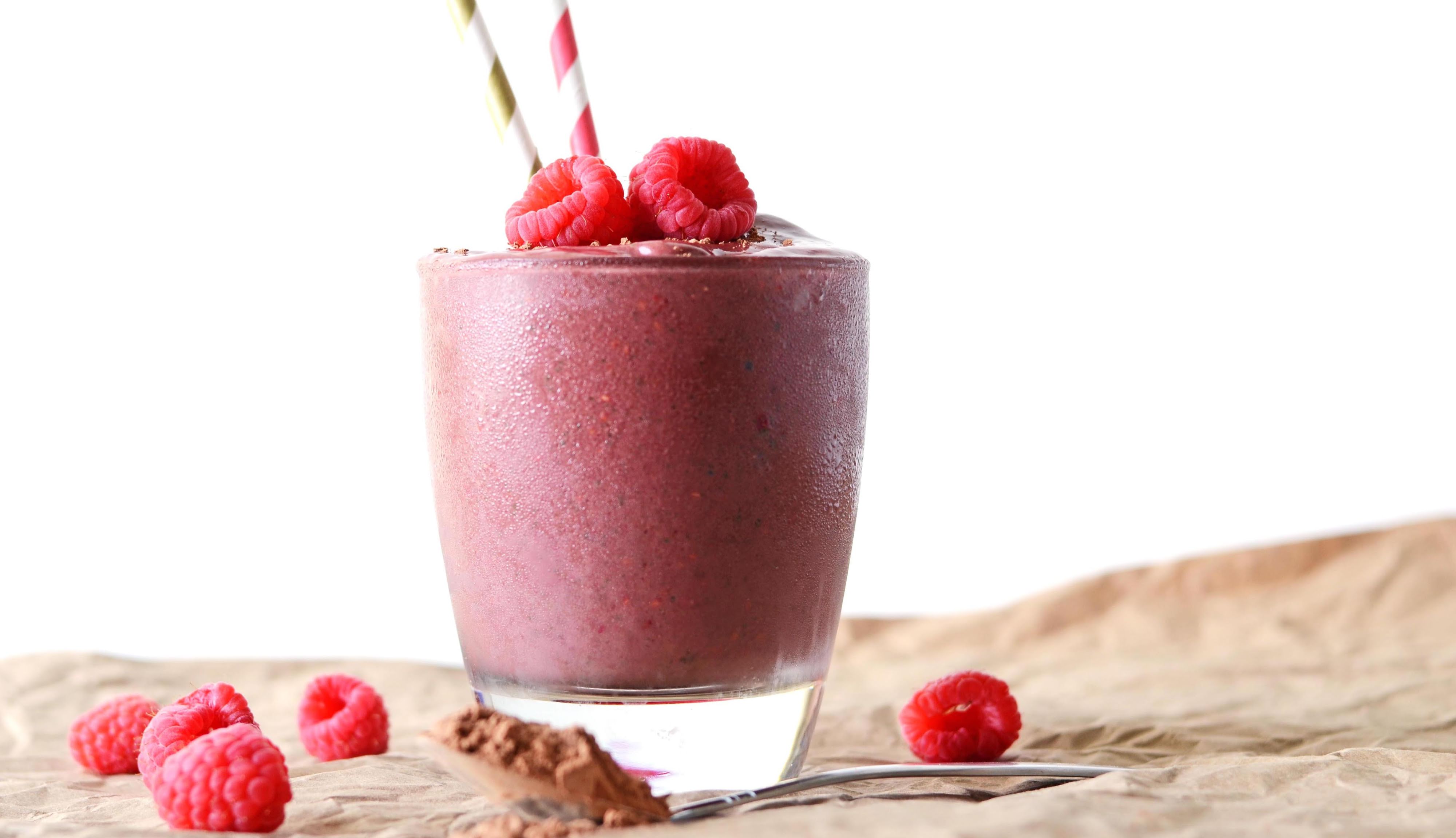 Licuado de frambuesa con crema de almendra natural