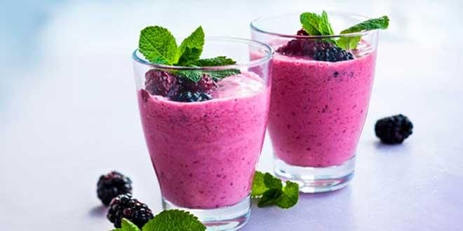 Smoothie de moras con espinaca